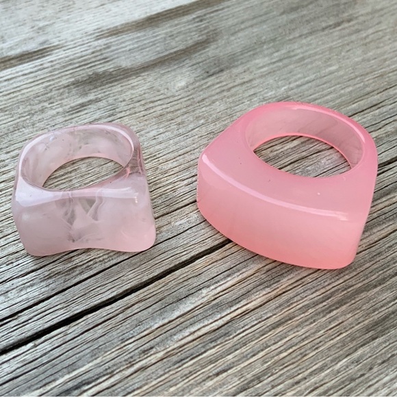 Vintage 90’S Y2K Chunky Pink Plastic lucid Rings Women’s X 2 LIKE NEW CONDITION - Picture 1 of 14